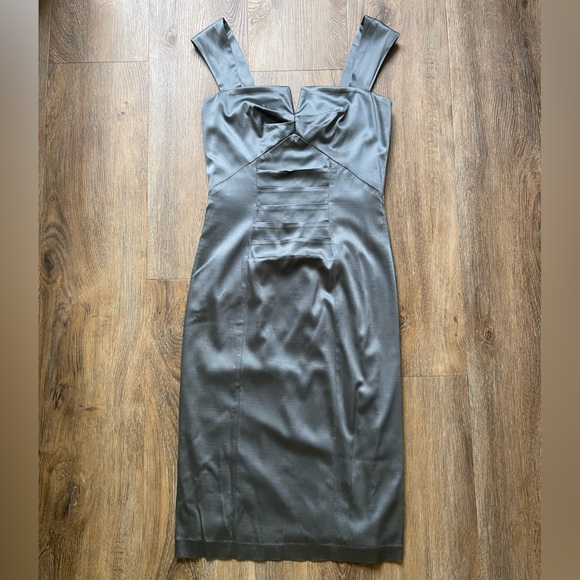 le chateau Dress - Picture 1 of 4